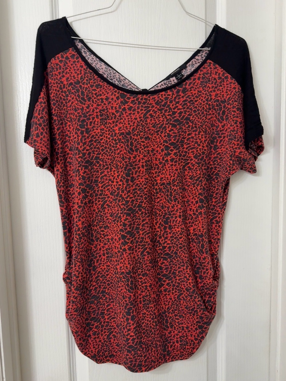 Espresso red leopard print black short sleeves ruched sides bow back detail L - Picture 2 of 5